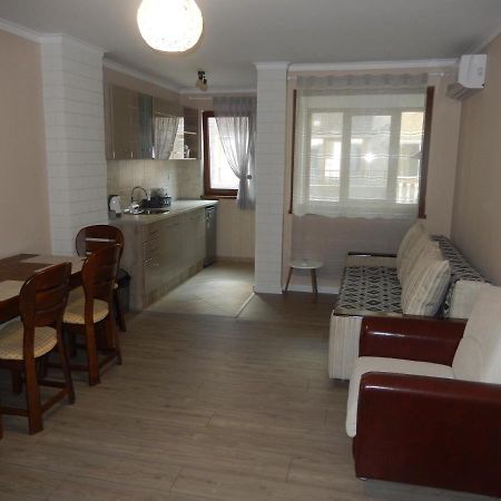 Lera Apartment Burgasz Kültér fotó